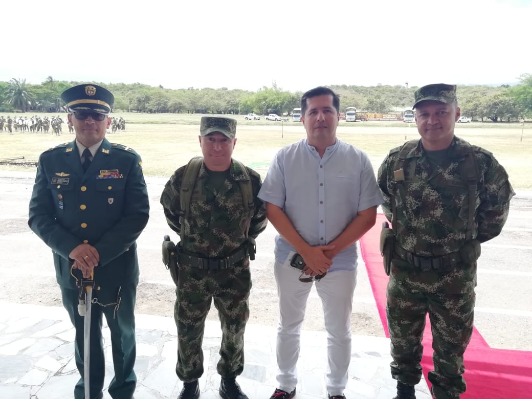 Teniente coronel Luis Enrique González, coronel Hoover Yarley Ríos Román, Carlos Alberto Cuéllar, director de la CAM, y el teniente coronel Jhon Fredy Correa.